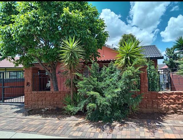 3 BEDROOM HOUSE FOR SALE IN ENNERDALE EXT 5